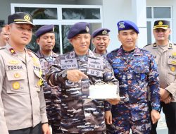 HUT TNI ke-79,Polres Bangka Barat Beri Kejutan Ke Pos TNI AL Muntok