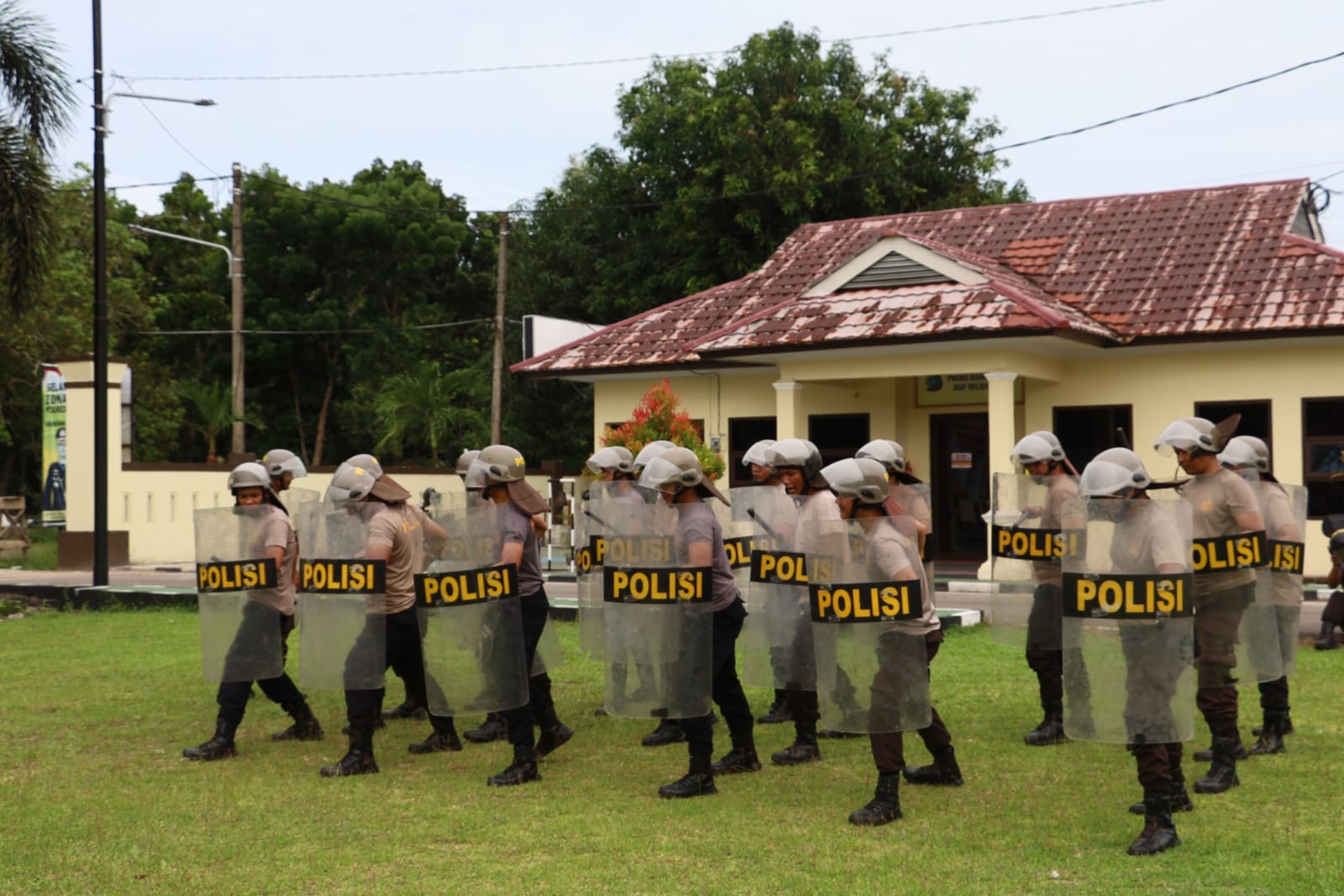 Latihan Kerangka Dalmas Polres Bangka Tengah Tingkatkan Kesiapan Pengendalian Massa